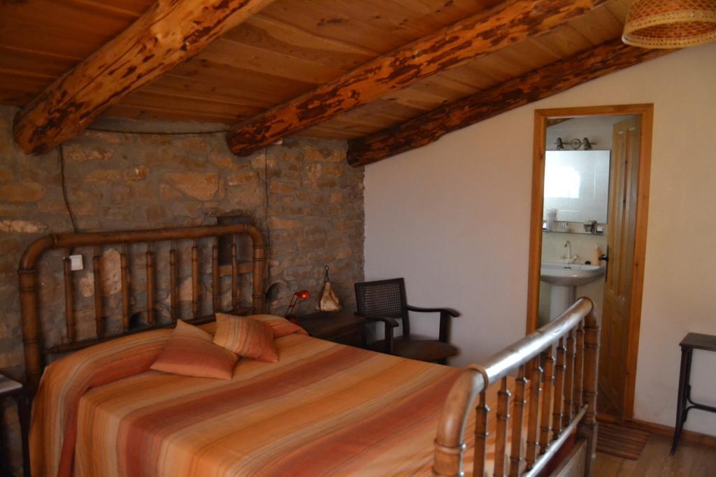 Masia Massanes Guest House Tiurana Bagian luar foto