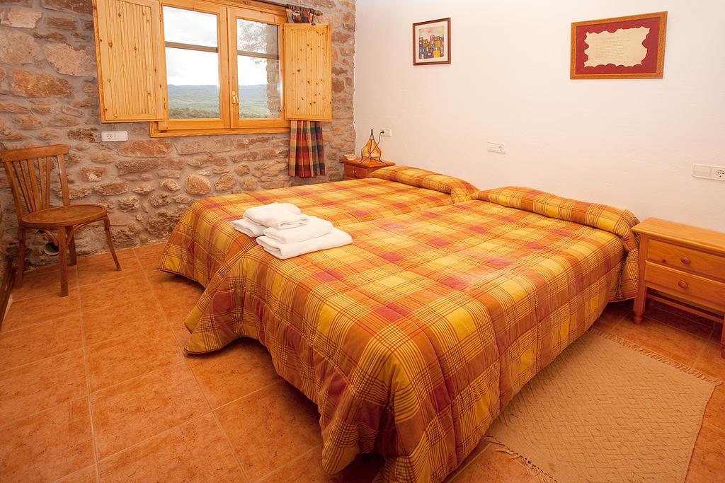 Masia Massanes Guest House Tiurana Bagian luar foto