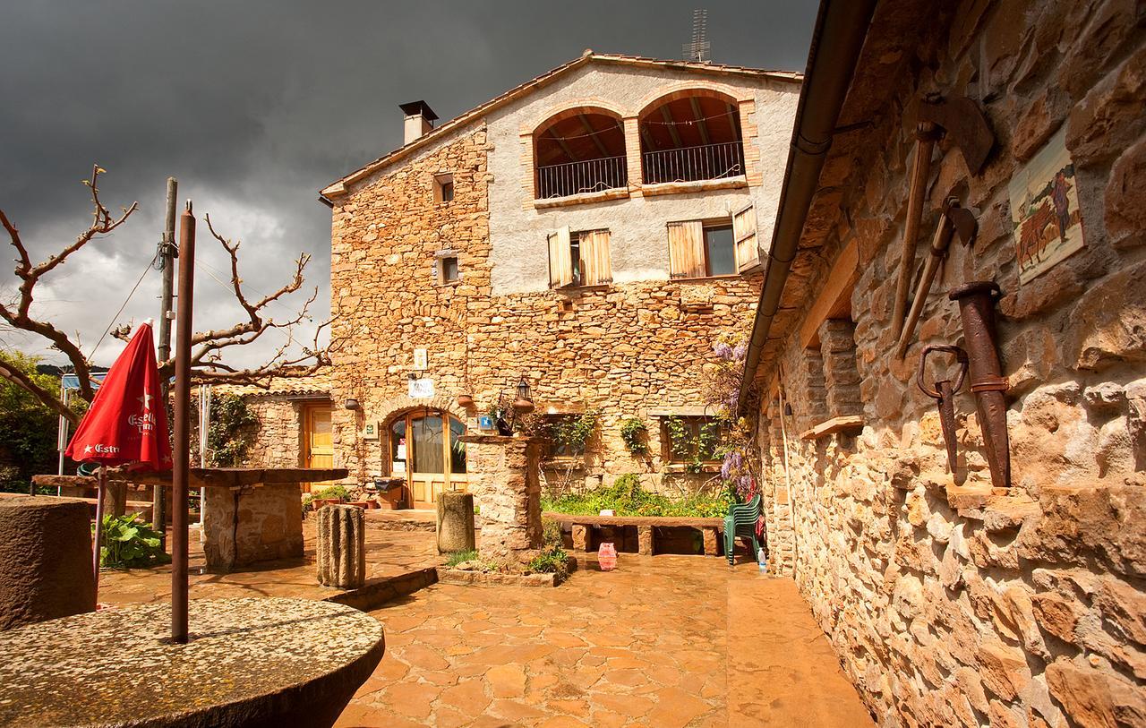 Masia Massanes Guest House Tiurana Bagian luar foto