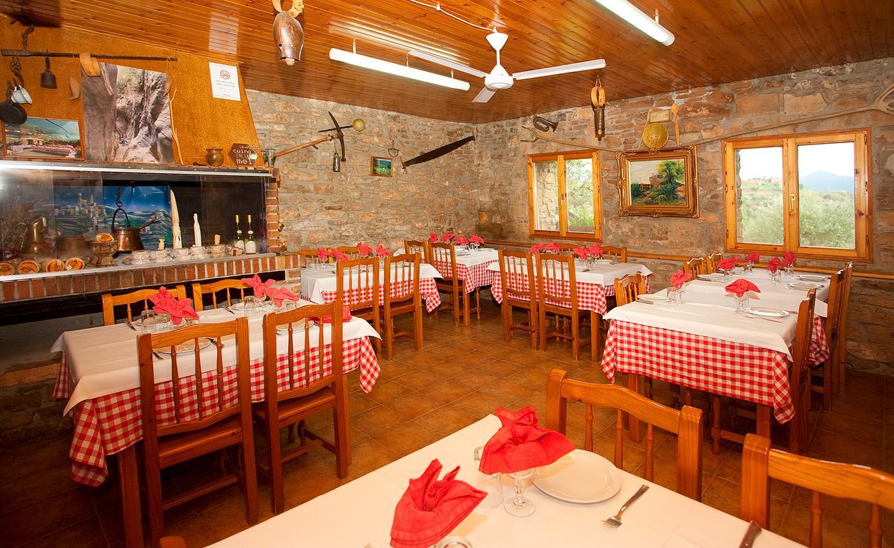 Masia Massanes Guest House Tiurana Bagian luar foto